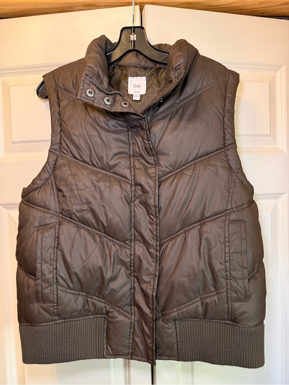 GAP Quilted Puffer Vest in Dark Chocolate Brown